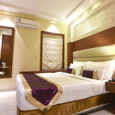 Aura Hotel Calcutta Extérieur photo