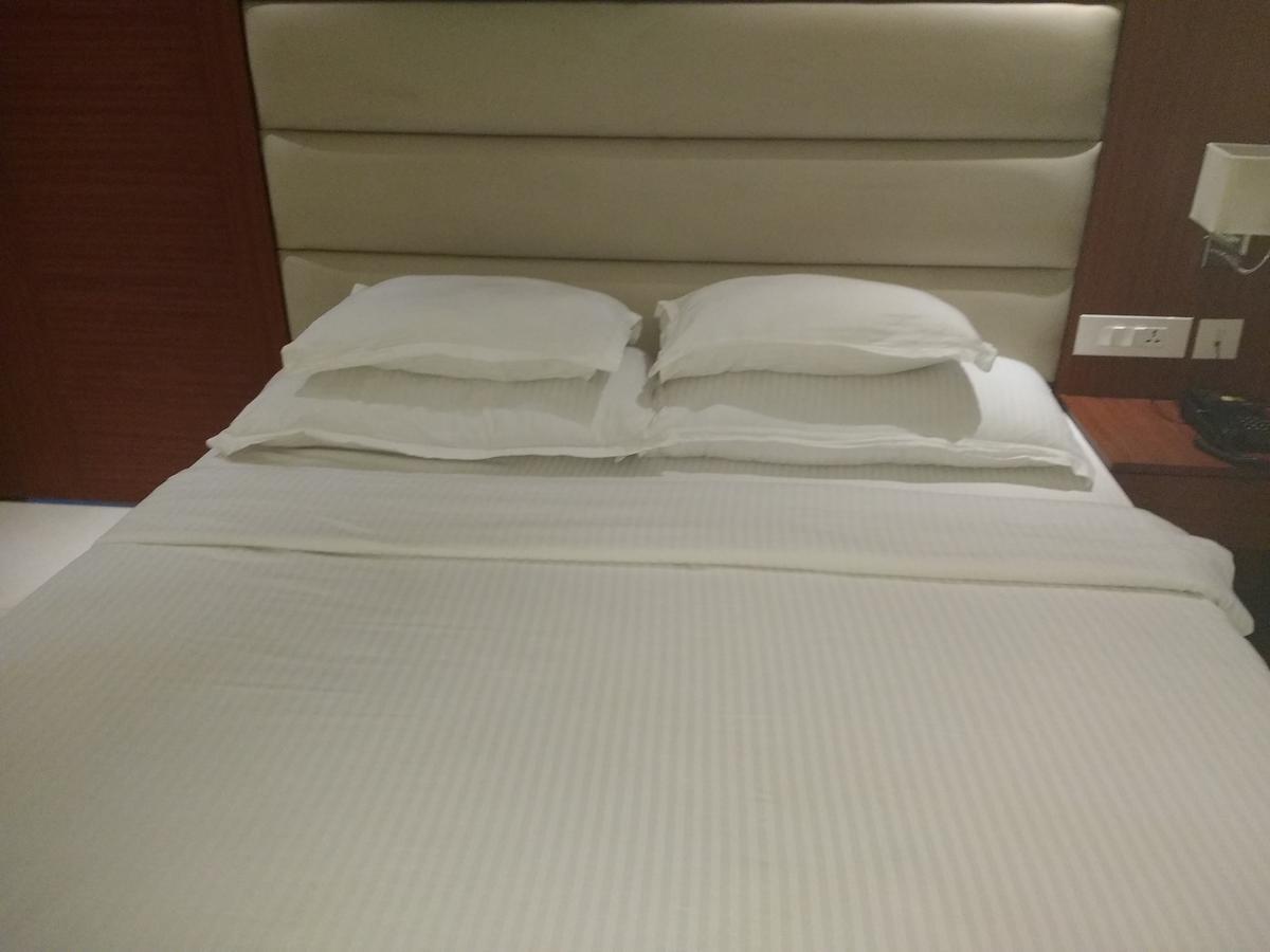 Aura Hotel Calcutta Extérieur photo