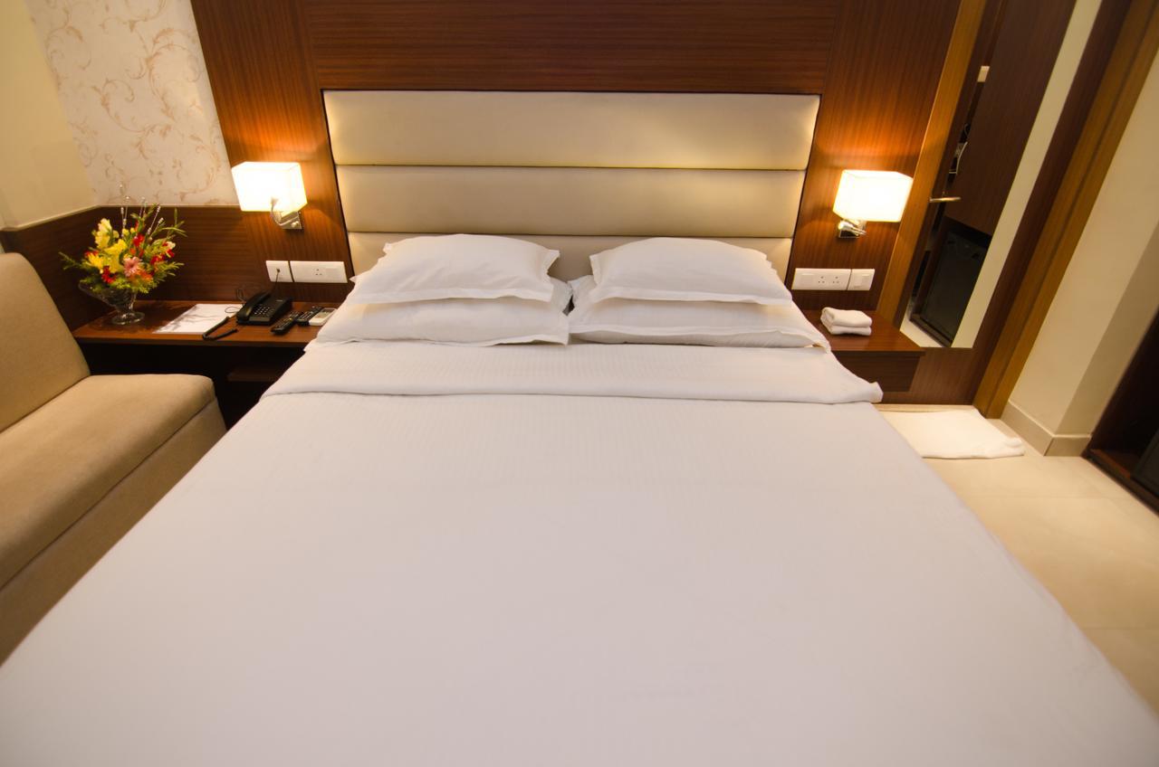 Aura Hotel Calcutta Extérieur photo