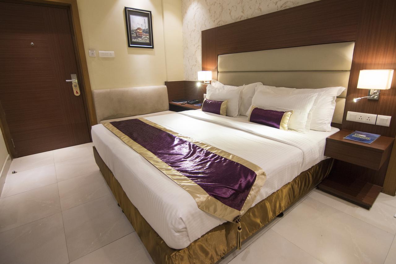 Aura Hotel Calcutta Extérieur photo