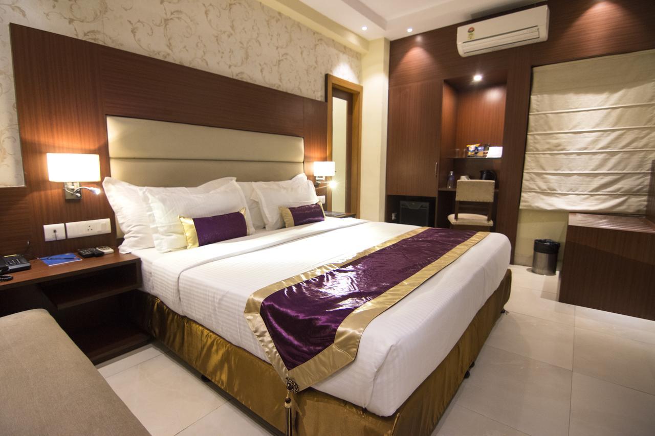 Aura Hotel Calcutta Extérieur photo